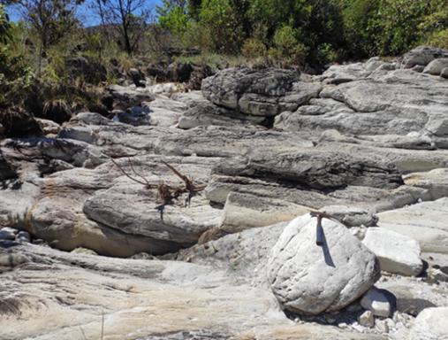 A rocky area with rocks and trees
Description automatically generated