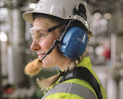 A person wearing a helmet
Description automatically generated